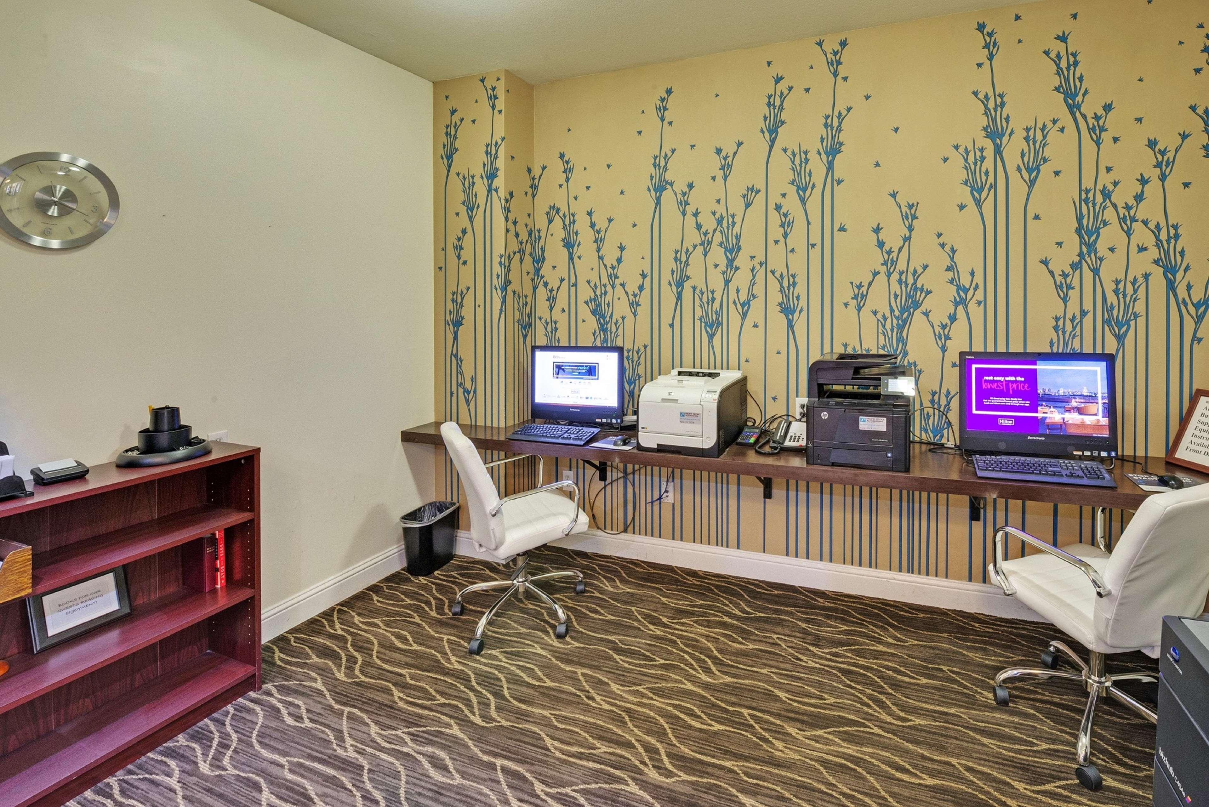 Hilton Garden Inn Portland Airport Extérieur photo