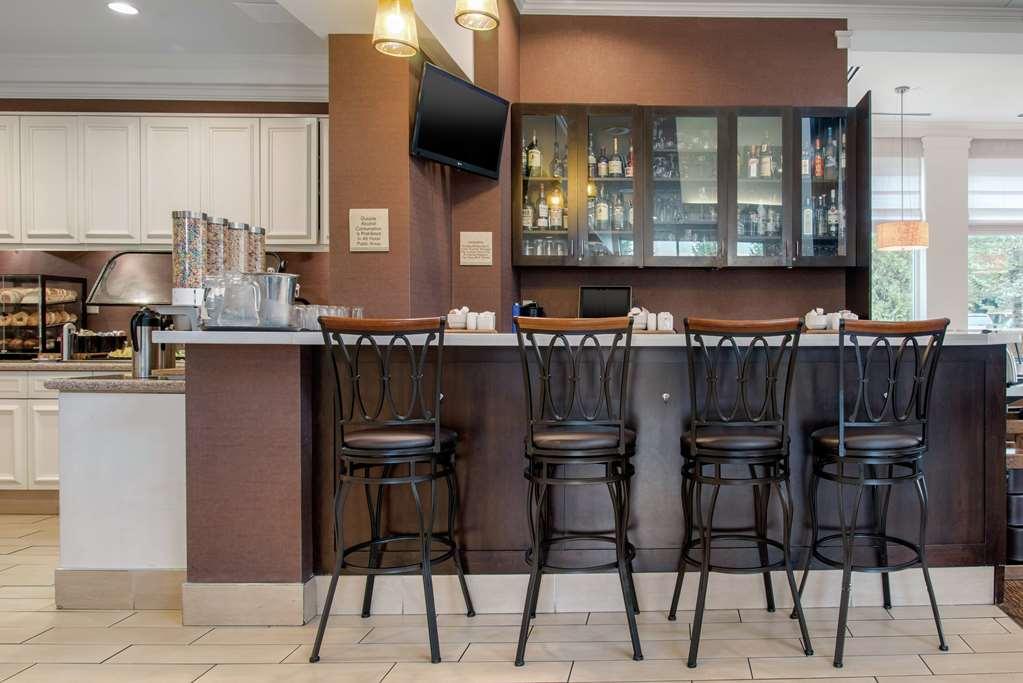 Hilton Garden Inn Portland Airport Restaurant photo